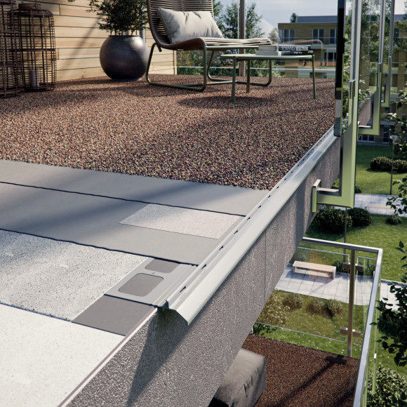 Przekrój kamiennego dywanu z wykorzystaniem profilu okapowego K20