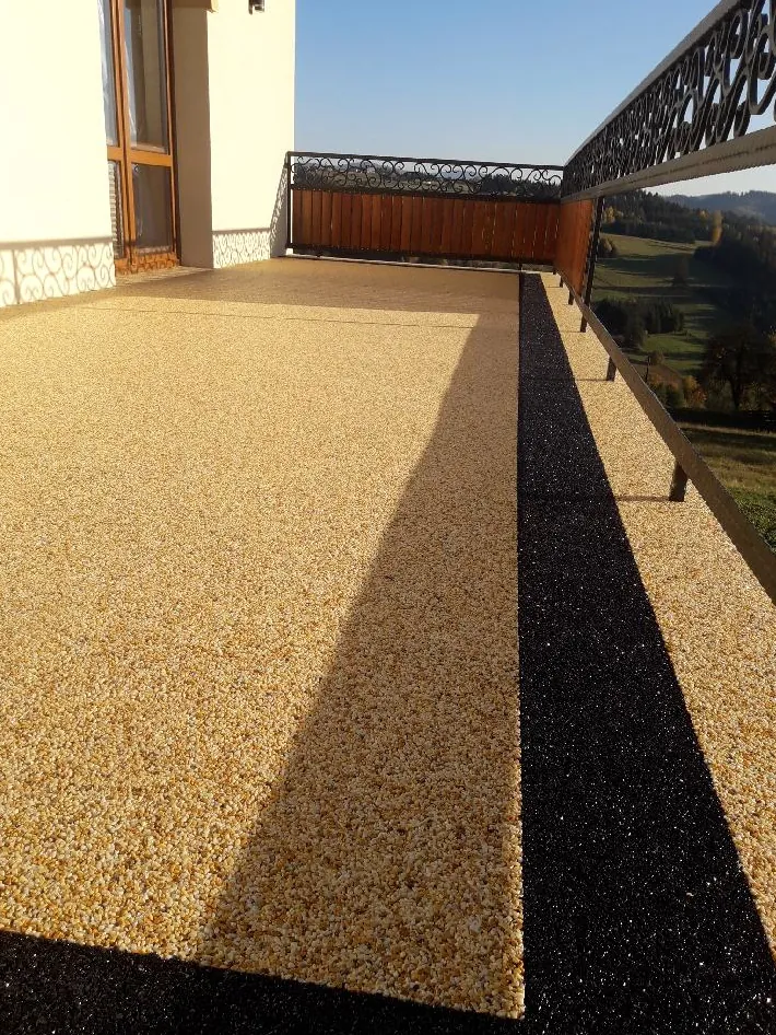 Kamienny dywan na balkonie z otoczakó